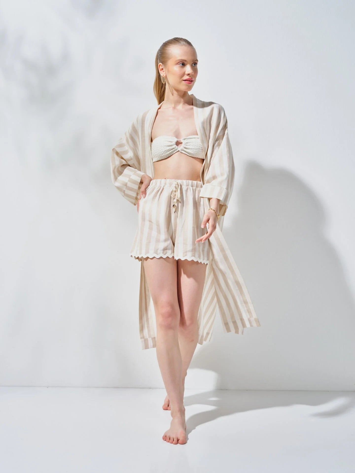 Beli Lastikli Şort Bej Krem Çizgili