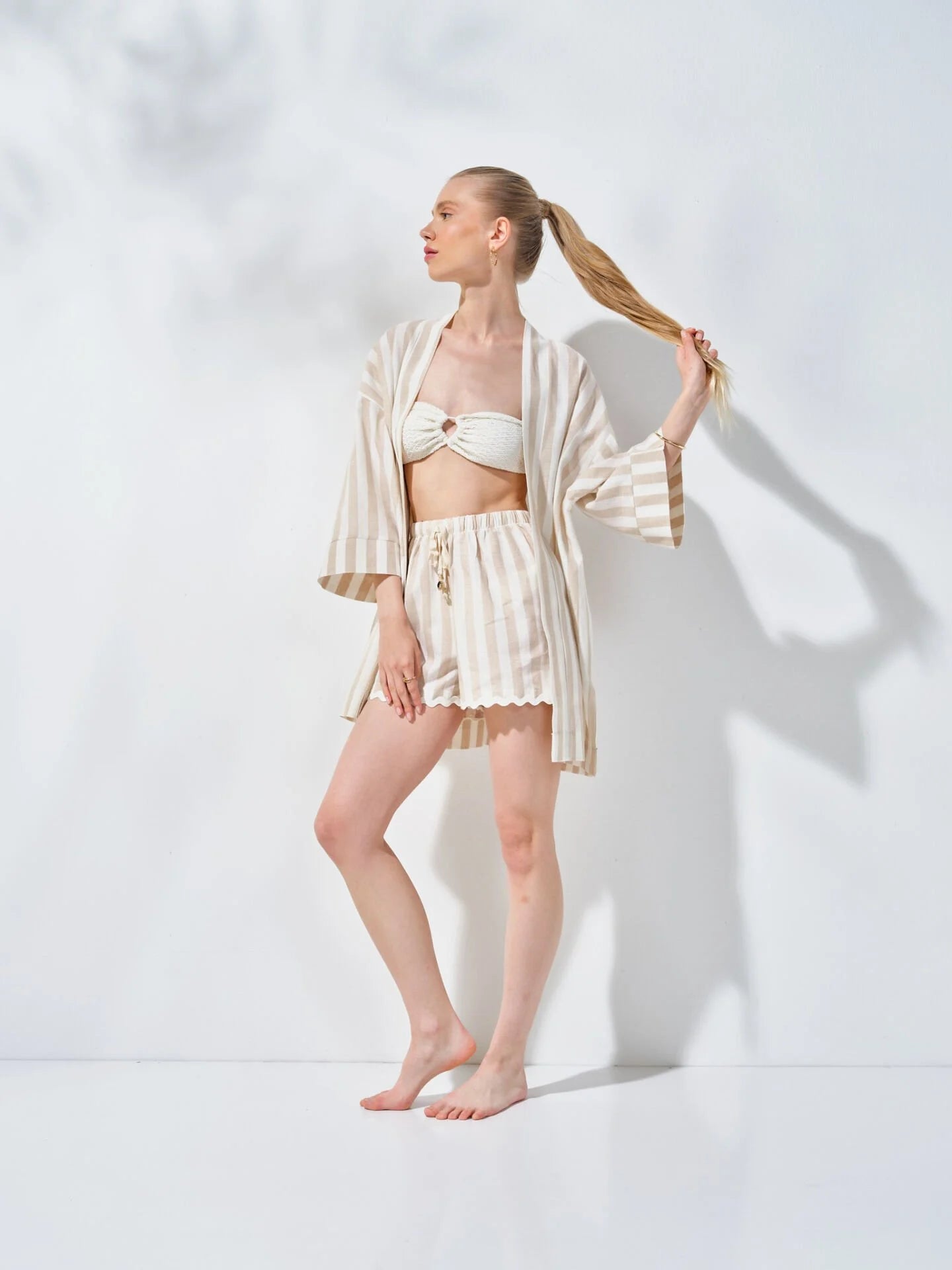 Beli Lastikli Şort Bej Krem Çizgili