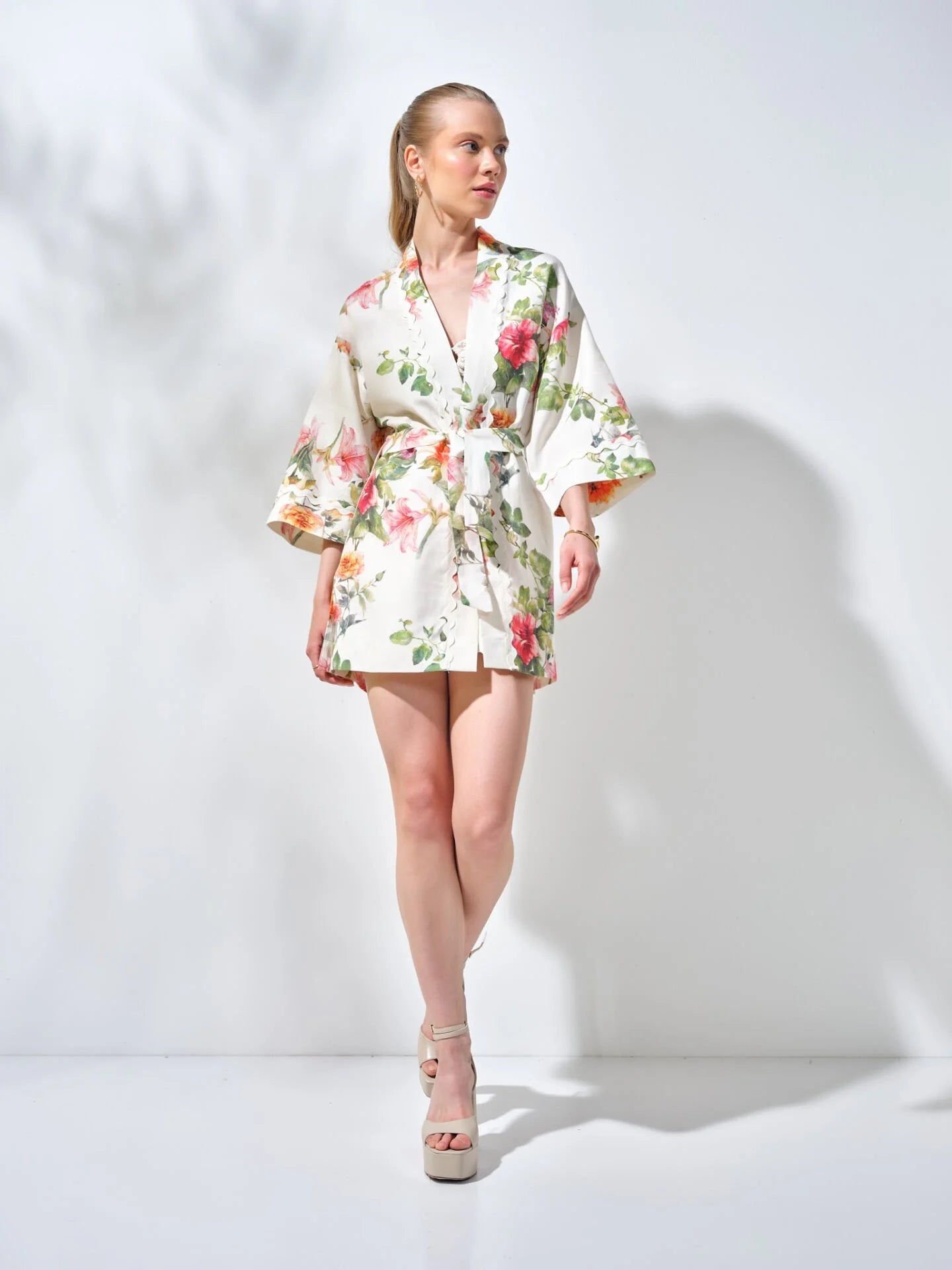 Kısa Kimono Güllü Desenli