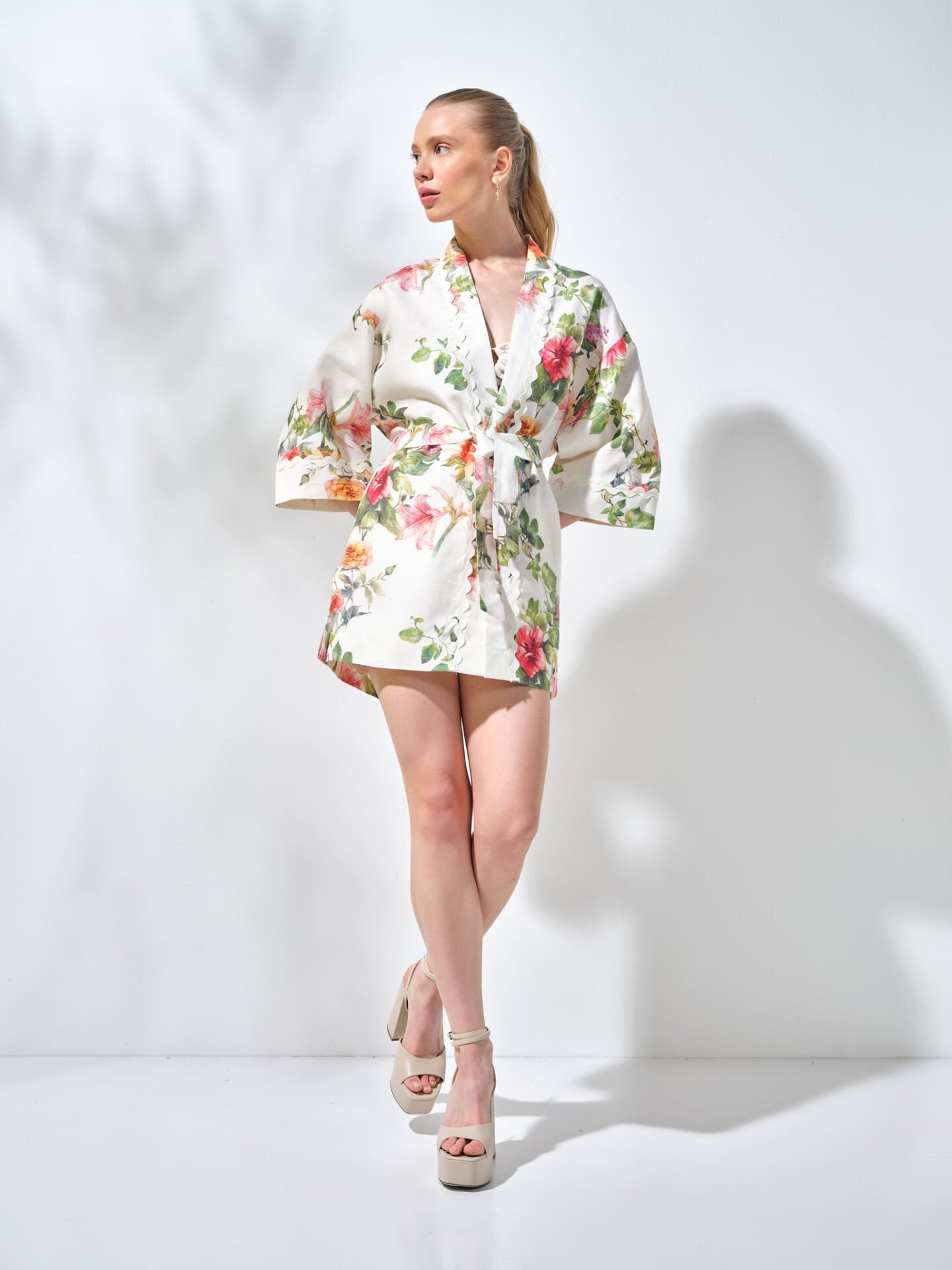 Kısa Kimono Güllü Desenli